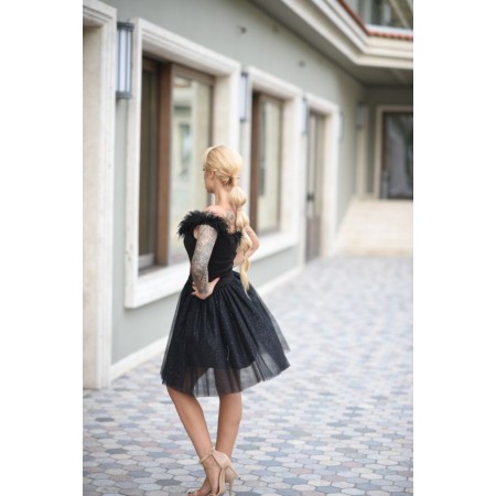 Elegant short black dress...