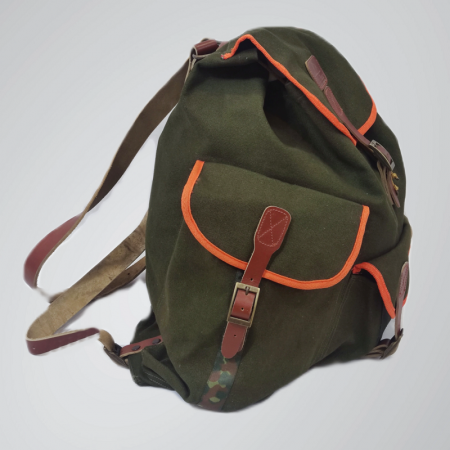 Grüner Canvas-Rucksack mit...