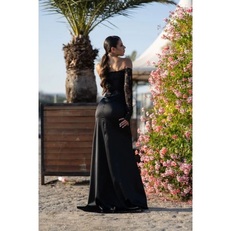 Robe noire longue en satin...