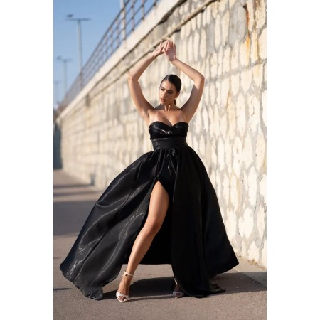 Robe noire longue en satin...