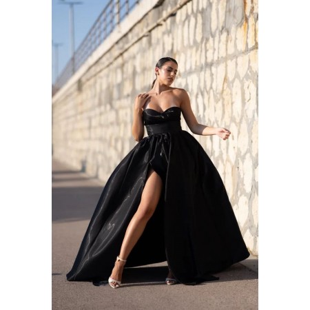 Robe noire longue en satin...