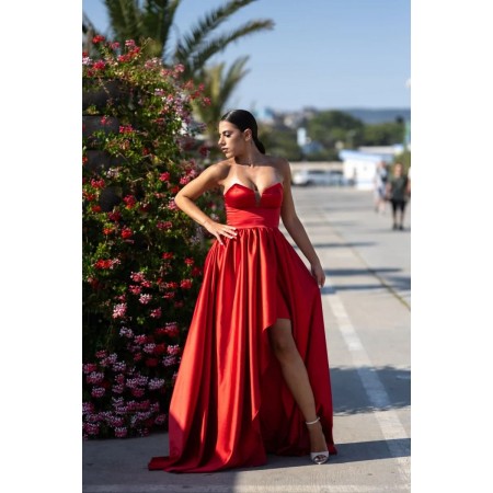Abito rosso lungo in raso...